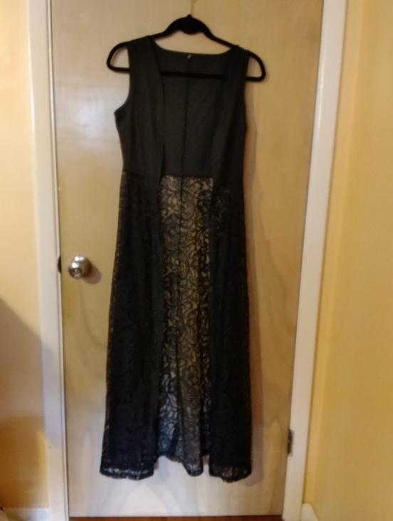 Dresses & Skirts - Elegant Black Lace Maxi Dress